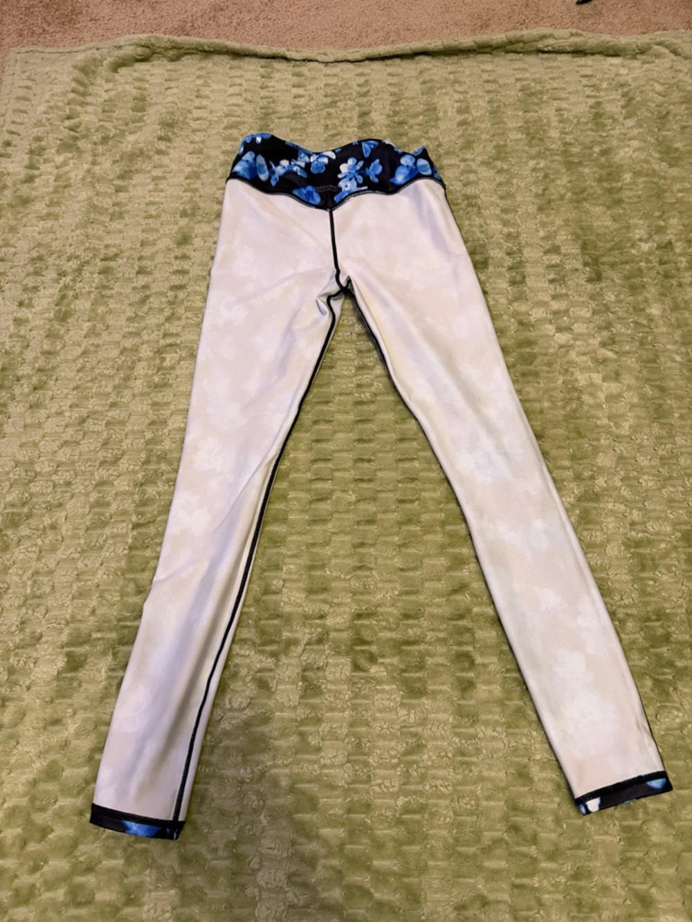 Fabletics Medium Black Leggings with Blue Floral Print - Picture 12 of 13